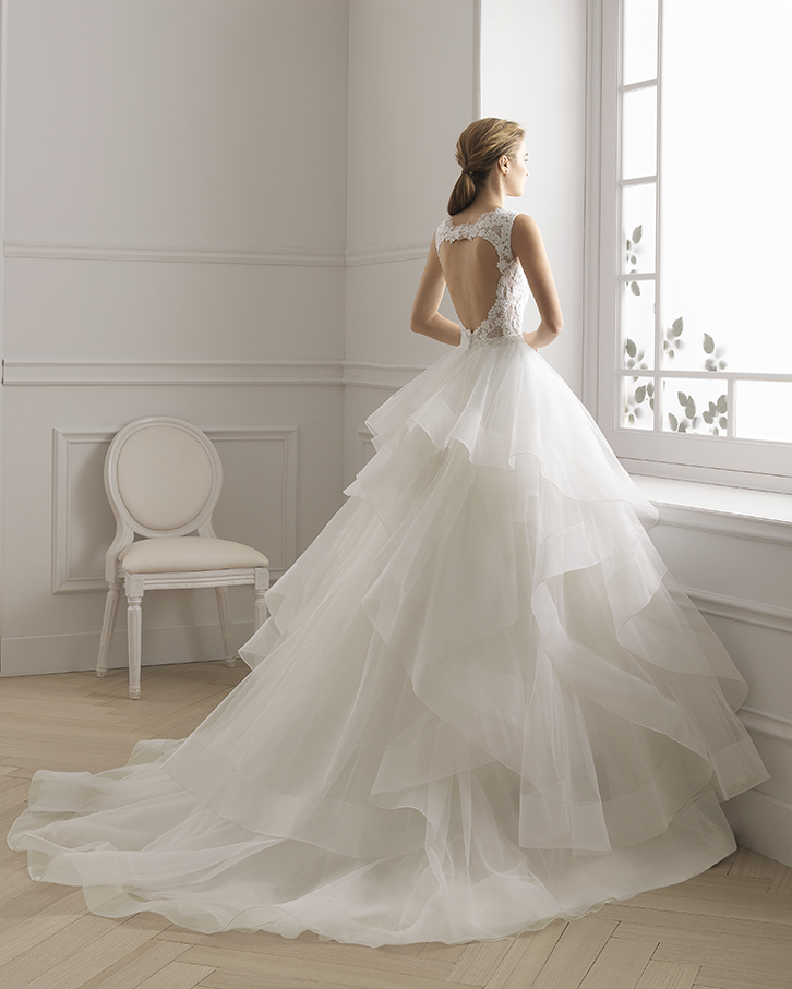 Abito da sposa romantico con gonna mossa - Il Giardino della Sposa