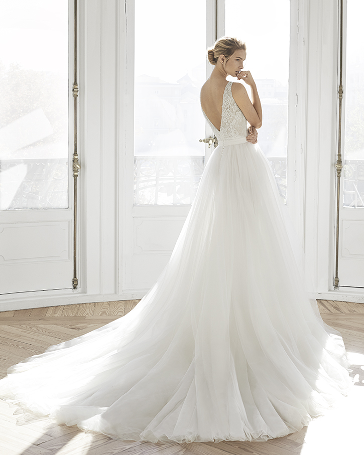 Abito da sposa 2 in 1: abito a sirena e con gonna ampia ... Abito da sposa 2 in 1: abito a sirena e con gonna ampia ...