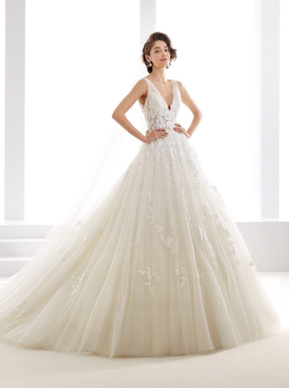 Abito da sposa modello principesco in tulle, glitter e pizzo. - Il Giardino della  Sposa