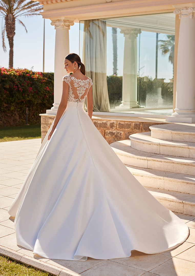 Abito sposa San Patrick A line mikado April Il Giardino della Sposa
